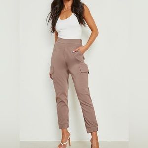 NWT Boohoo Petite Tapered Cargo Pants
